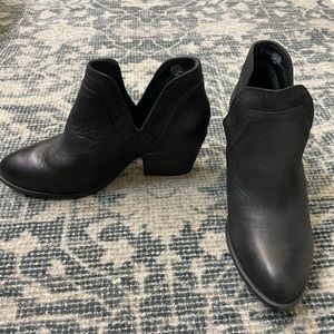 Black Steve Madden ankle booties Size 9